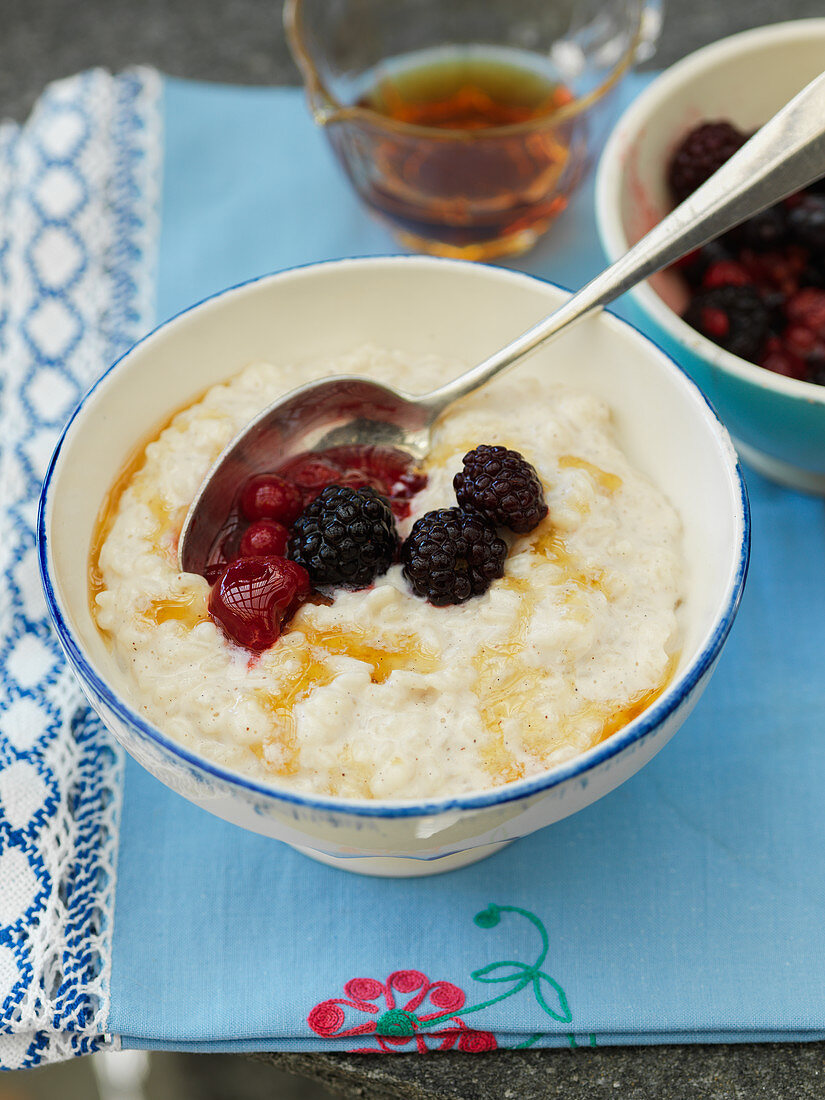 Bowls of rice pudding with berries