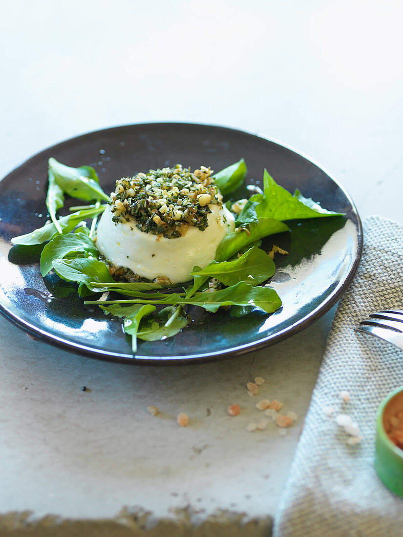 Goat's cheese with a walnut and rocket crust