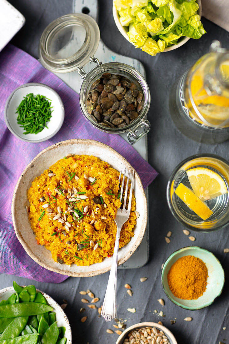 Curry-Couscous mit Kichererbsen