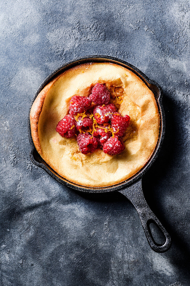 Dutch Baby mit Himbeeren