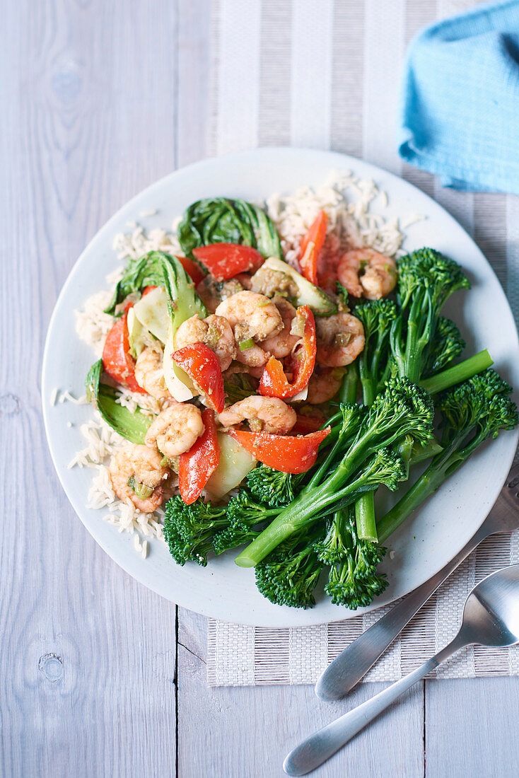 Paprika-Garnelen mit Broccolini auf Basmati