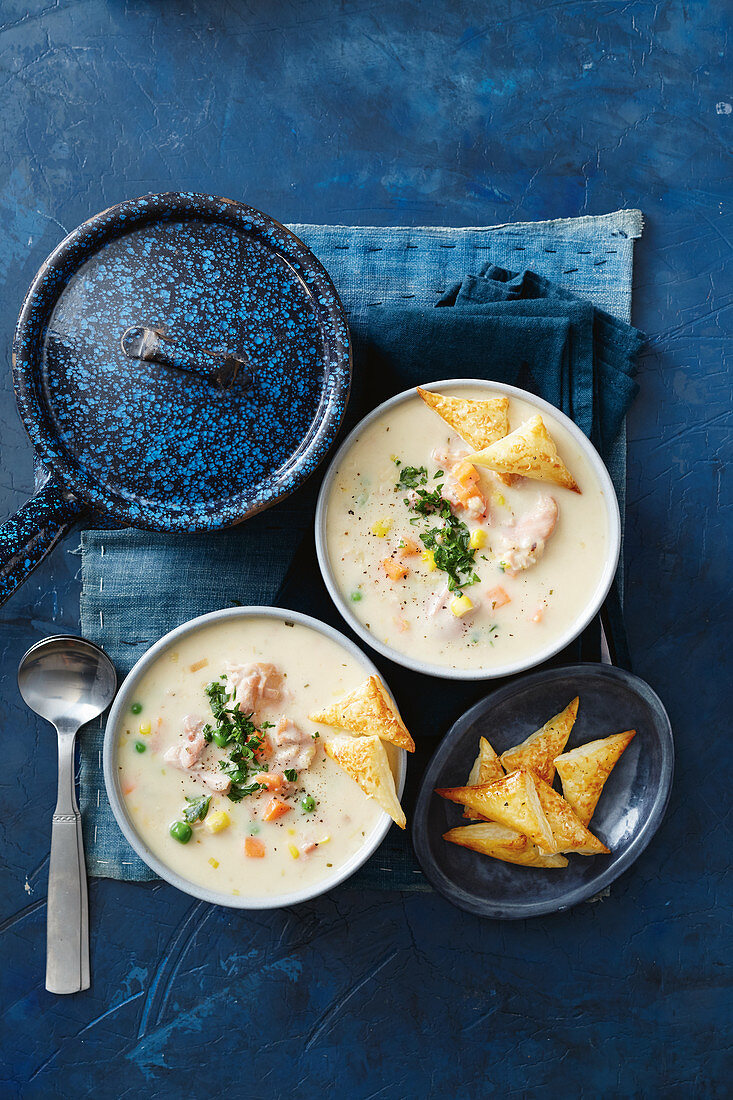 Hühnercremesuppe mit Käsegebäck