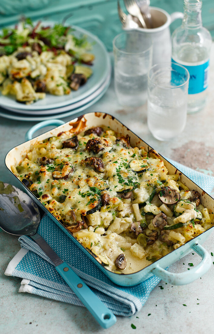 Cheesy pasta bake with mushrooms and vegetables
