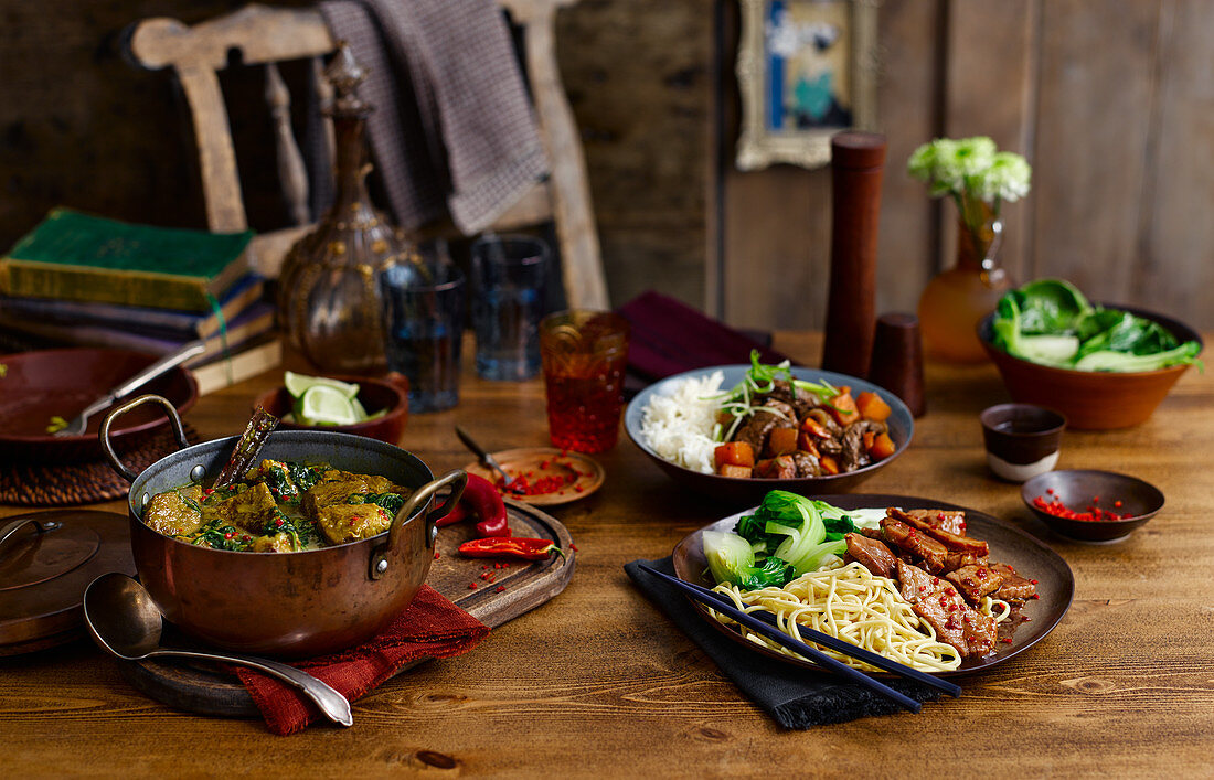 Lamm-Spinat-Curry, Schweinefleisch nach Szechuan Art & Kürbis-Rindfleisch-Pfanne