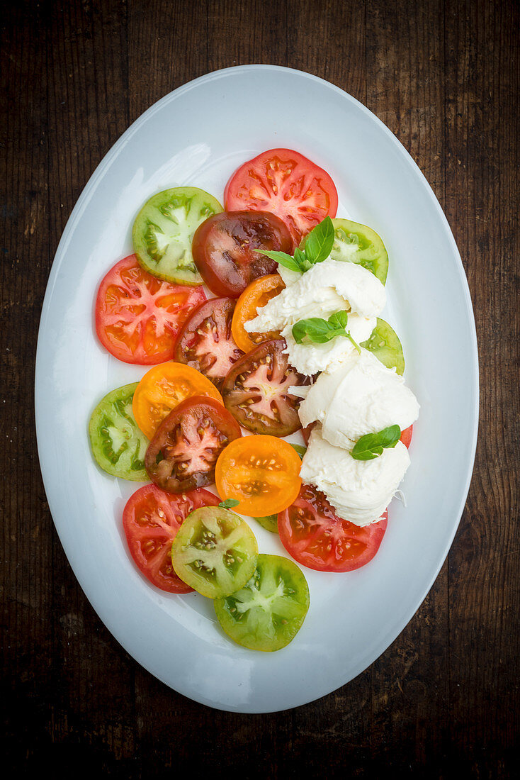 Heirloom-Tomatensalat mit Mozzarella