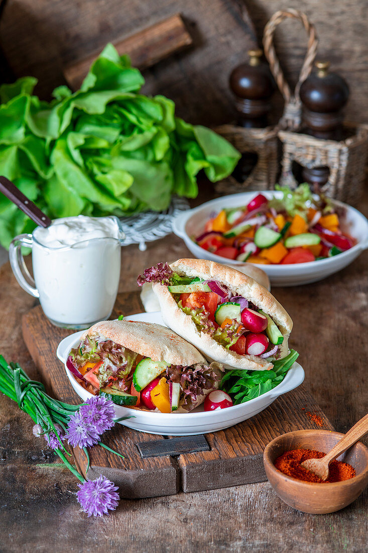 Pitabrottaschen mit Salatfüllung