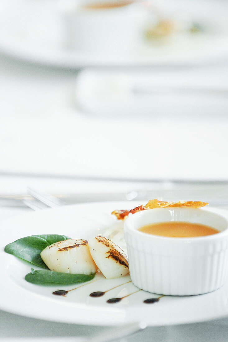 Fried scallops and crab soup