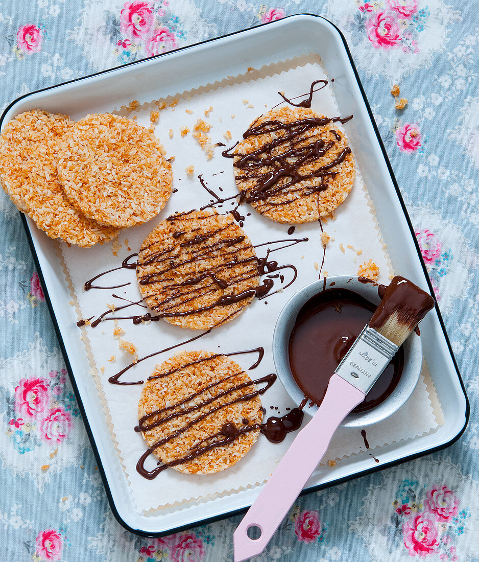 Coconut-Cookies mit Schokoladenglasur
