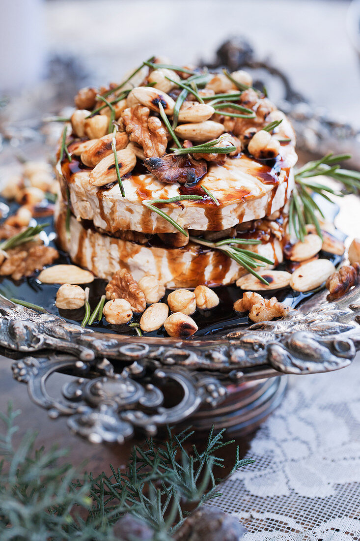 Goat's cheese with nuts, caramel sauce and rosemary