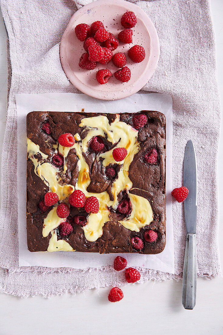 Cheesecake brownie with raspberries