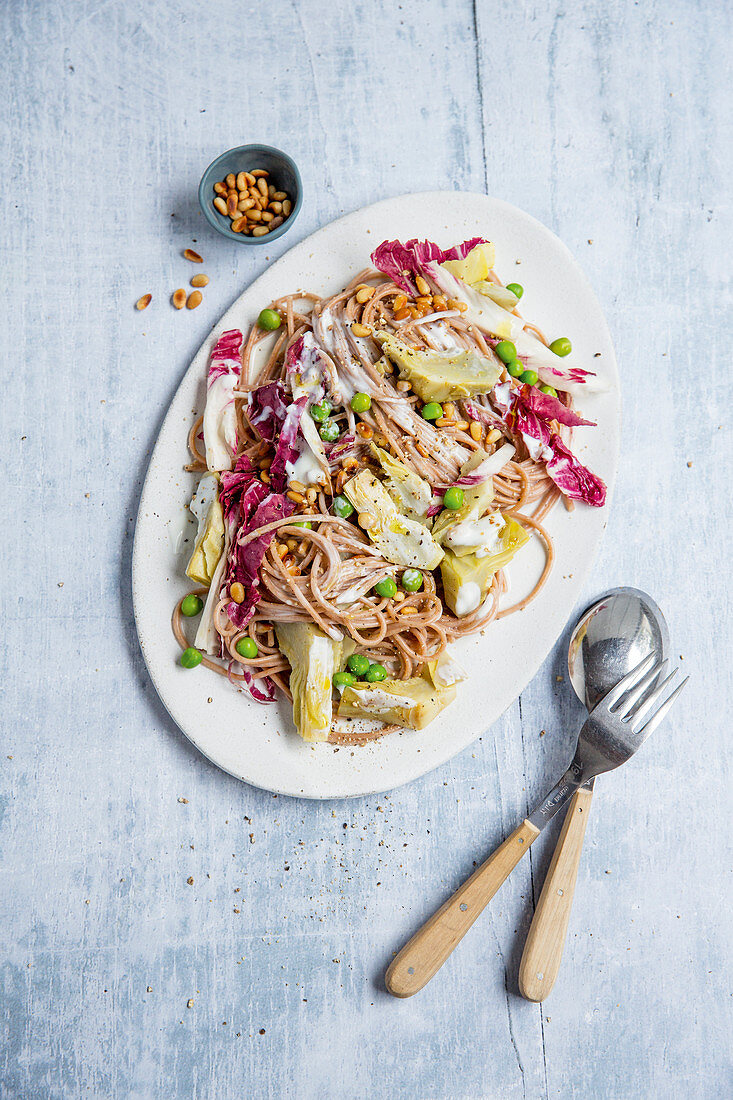 Artichoke and pea spaghetti with goat's cheese