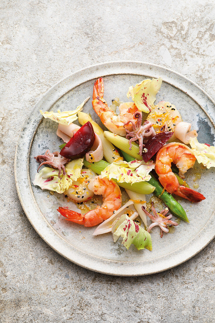 Seafood salad with green and white asparagus