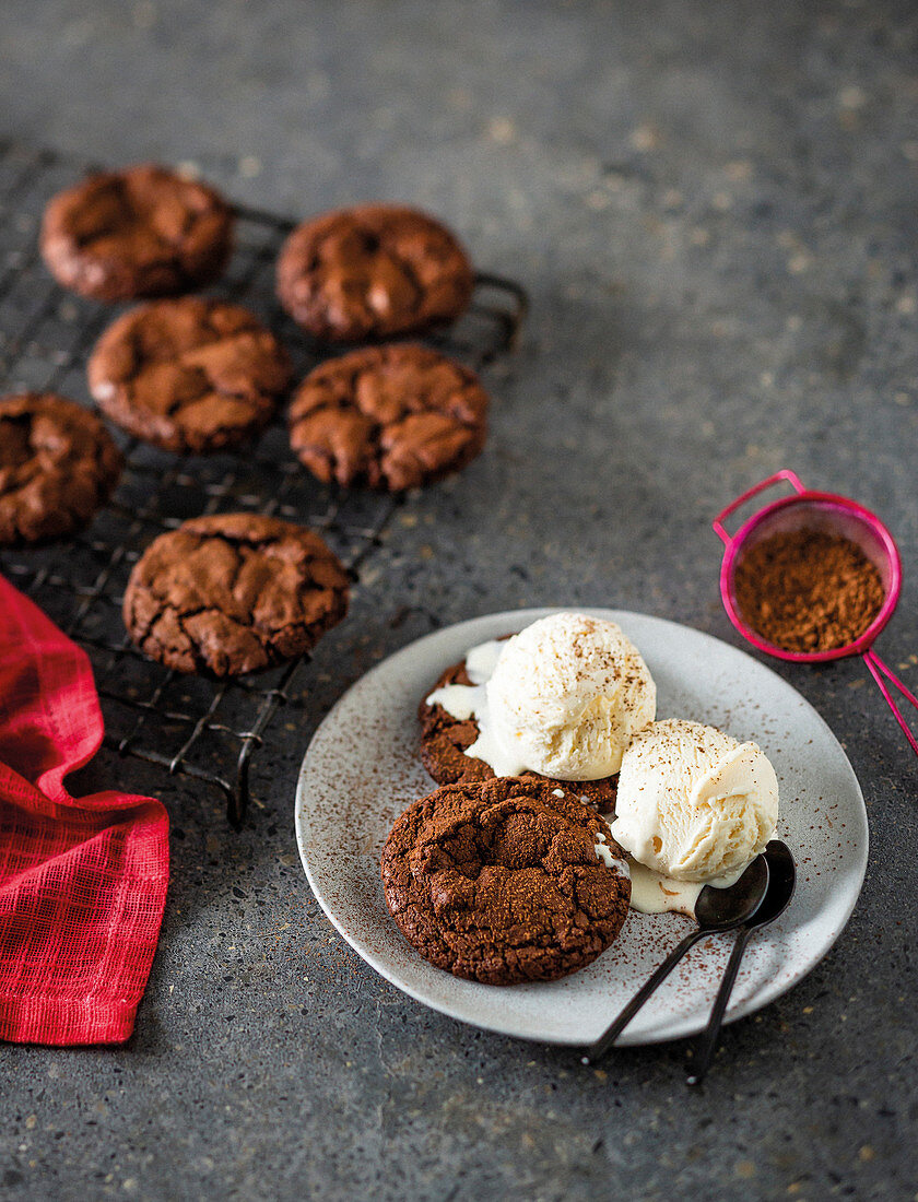 Chocolate brownie cookies with vanilla ice cream