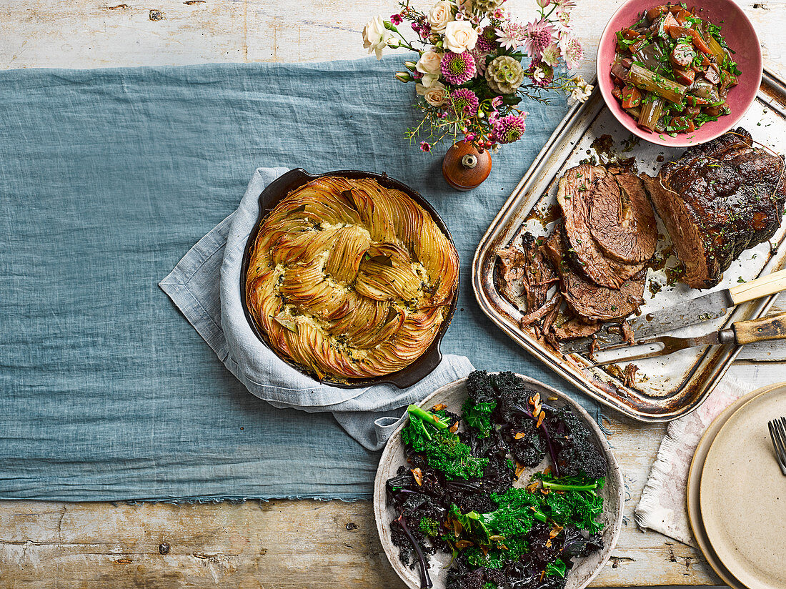 One Pot Beef Brisket mit geschmortem Sellerie, Dauphinekartoffeln und italienischem Grünkohl