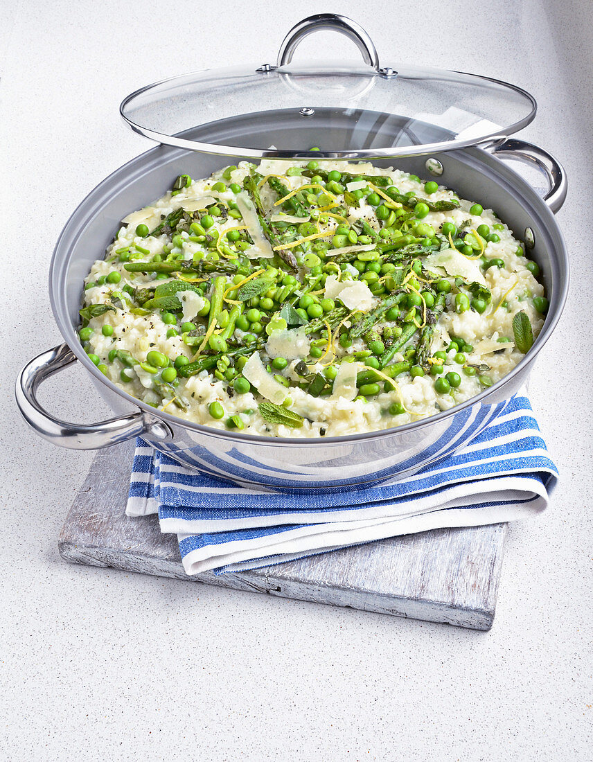 Risotto with green vegetable