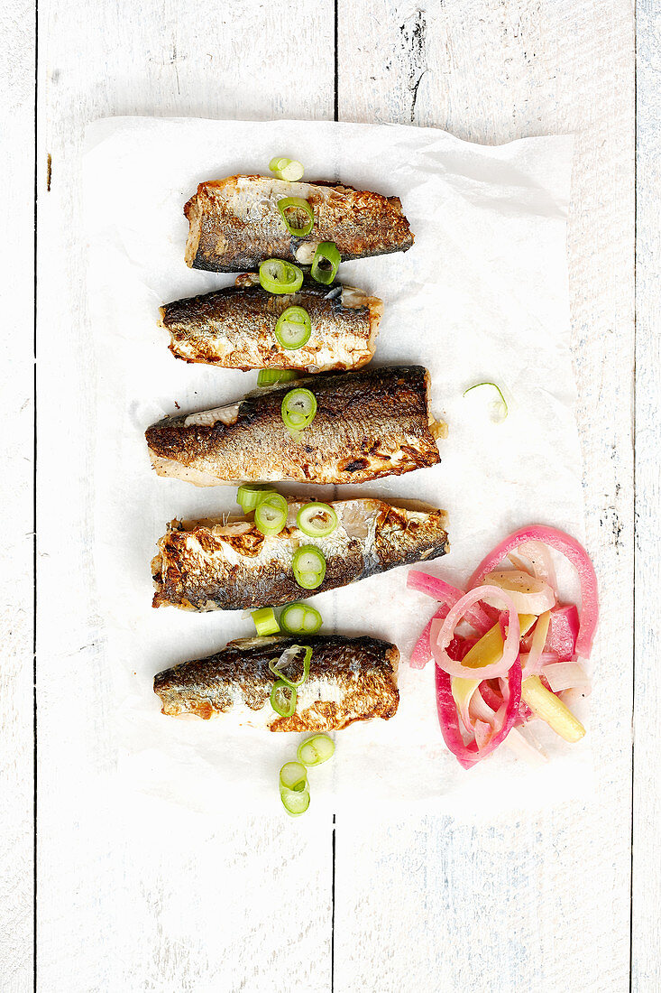 Grilled fish with spring onions