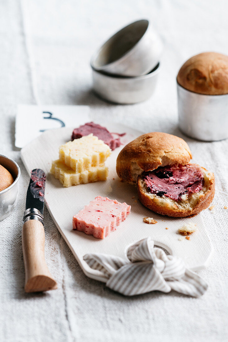 Brioche mit selbstgemachter Marmeladen-Butter