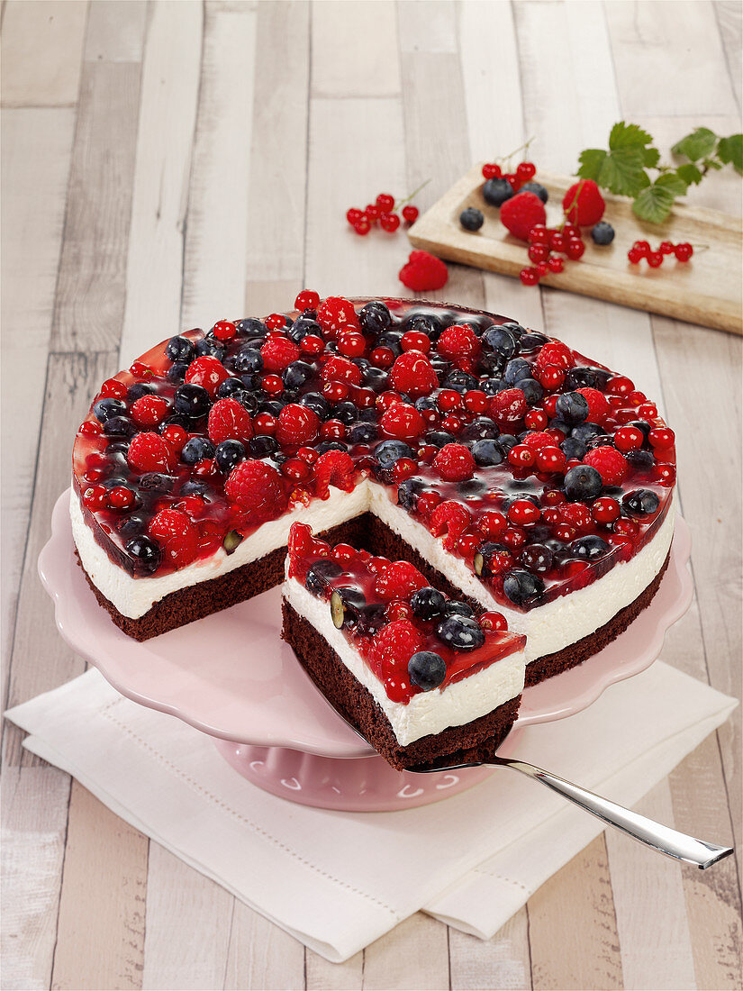 Sour cream brownie cake with fresh berries