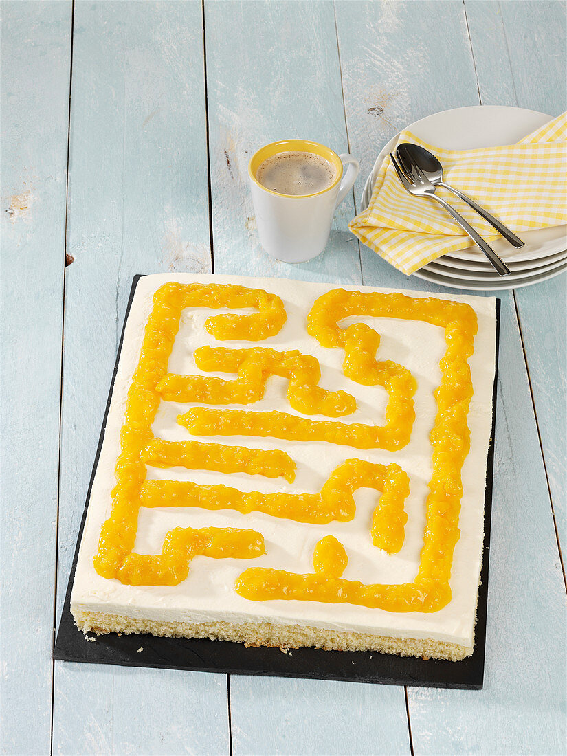 A labyrinth cake with peach purée