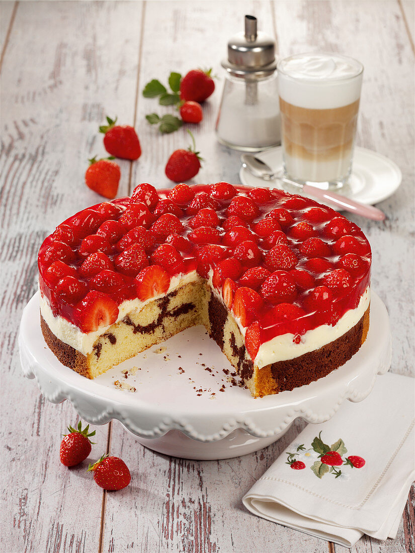 Marble cake with yoghurt cream and strawberries