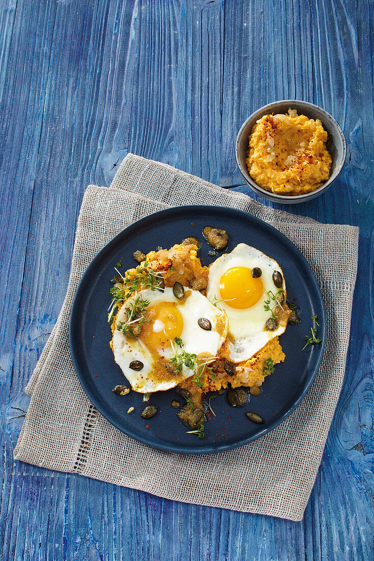 Fried eggs with mashed sweet potatoes