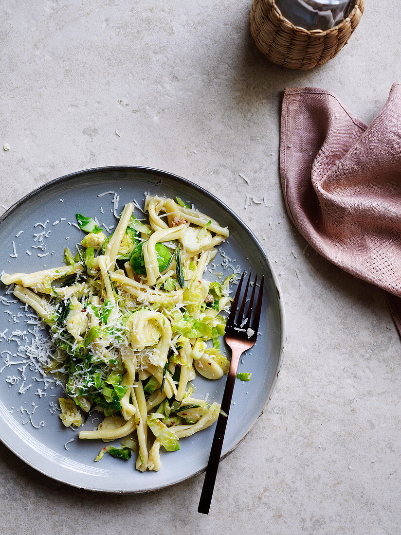 Casarecce mit Pancetta und Rosenkohl