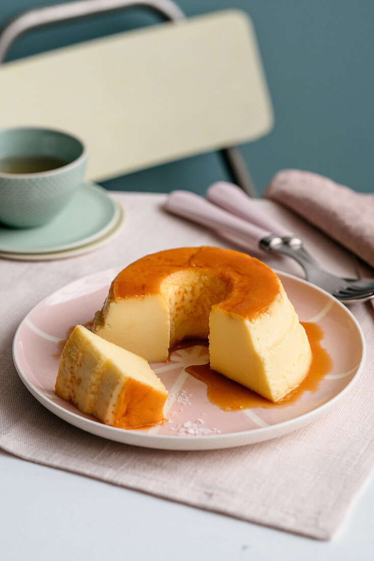 Kondensmilchpudding mit Salzkaramellsauce