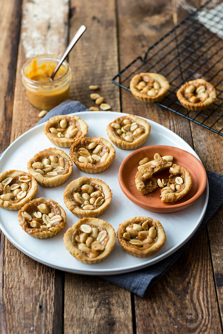 Dulce-de-leche tartlets (low carb)