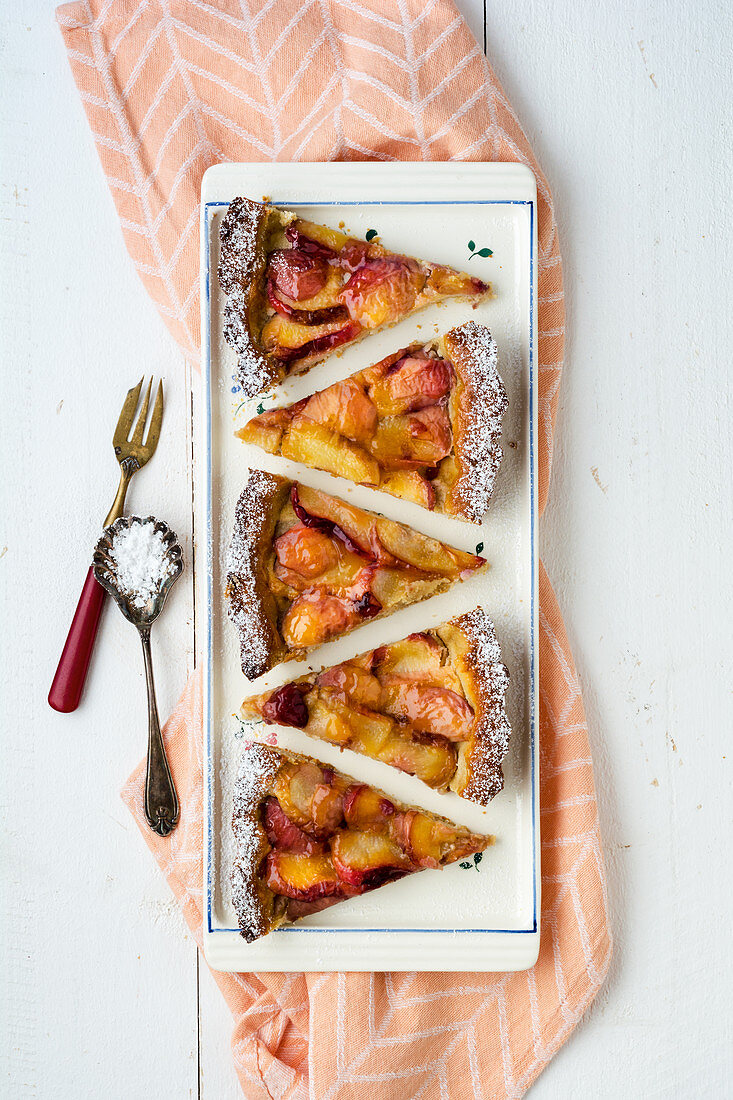 Creamy yeast dough cake with vineyard peaches (low carb)