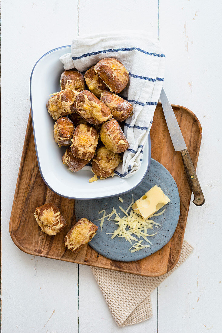 Käsebrötchen mit Macadamiamehl (Low Carb)