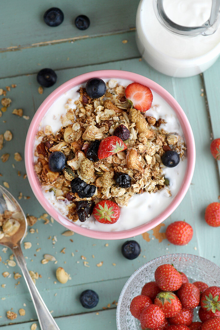 Granola with fresh berries