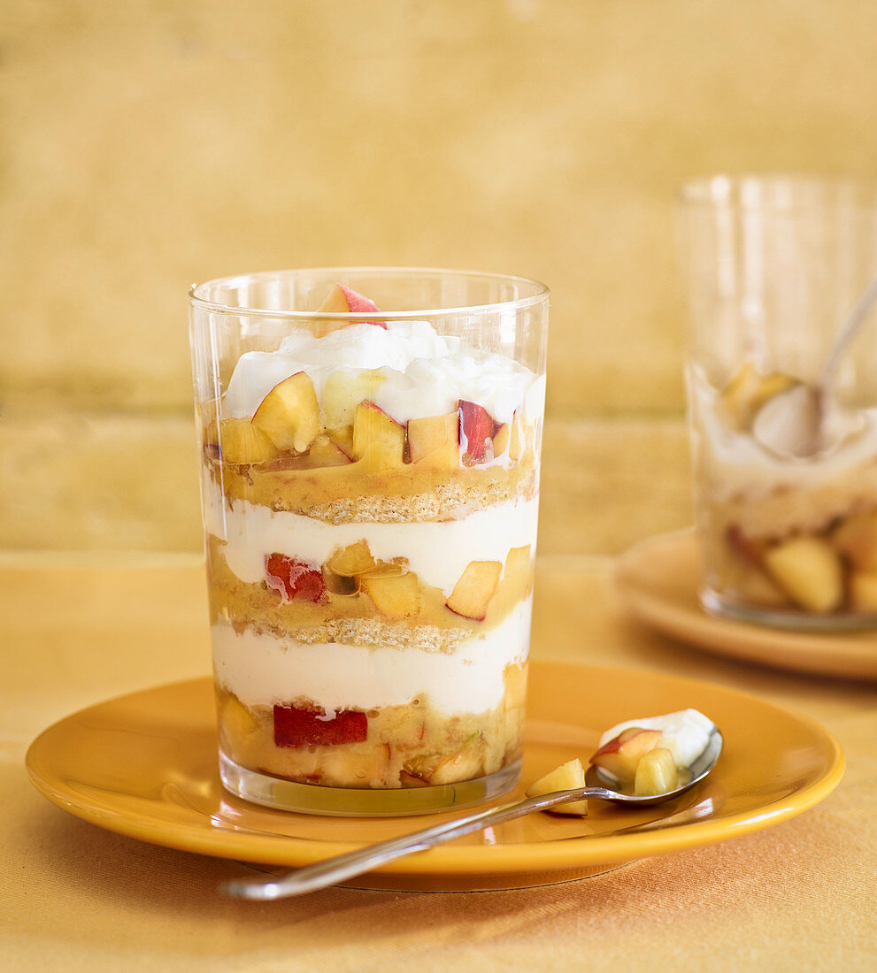 Pfirsich-Trifle mit Aprikosensenf