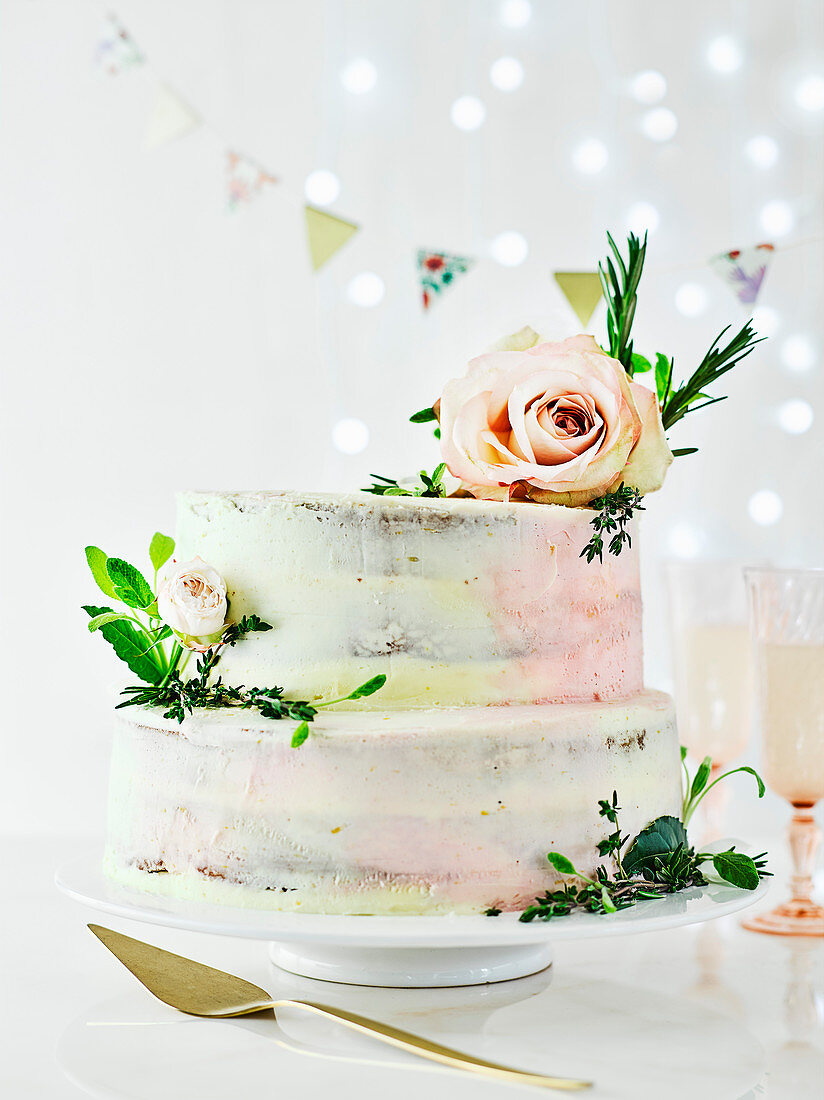 Florale Hochzeitstorte mit Buttercreme