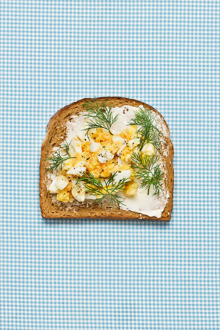 Bread topped with butter, fish and dill