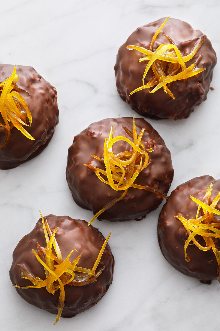Mini gingerbread cakes with candied orange peel