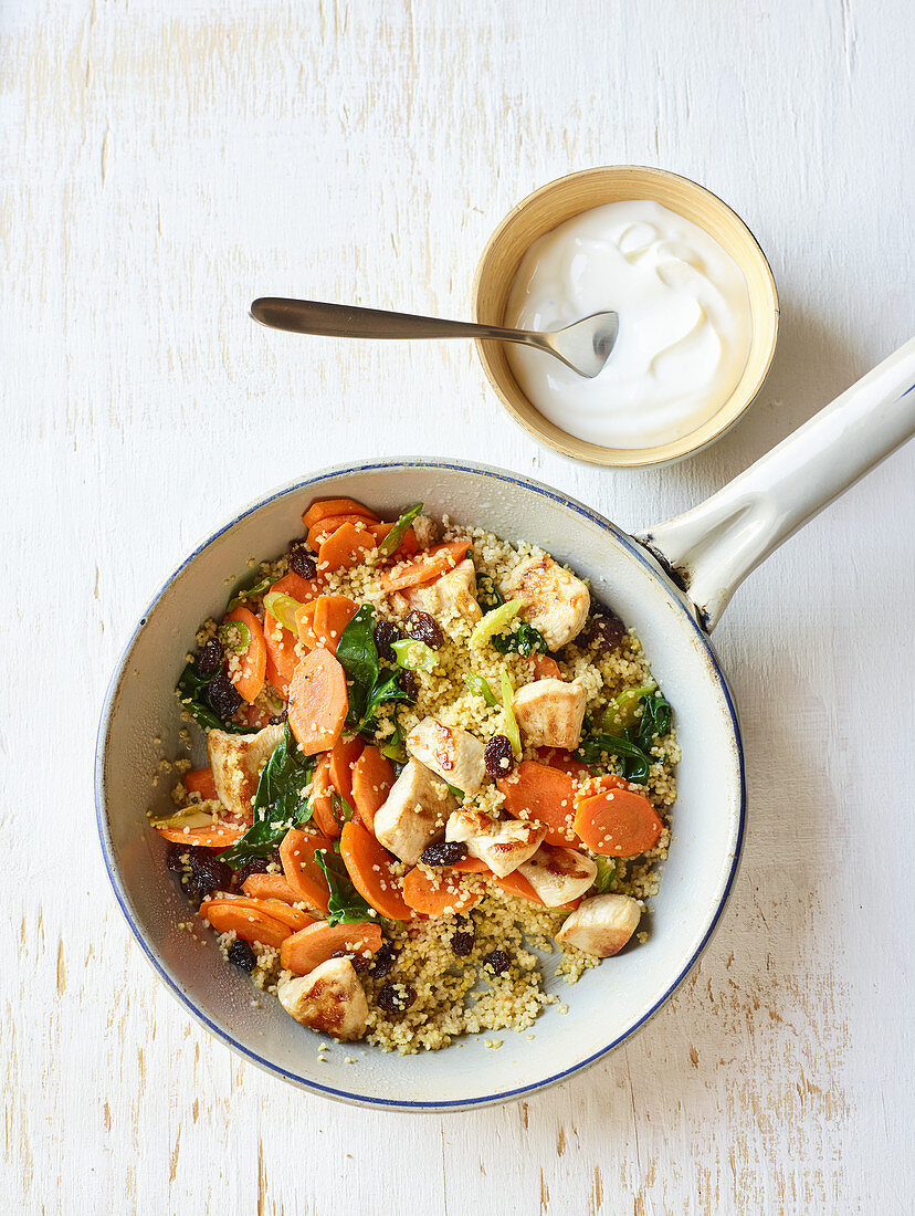 Chicken and couscous with spinach and raisins