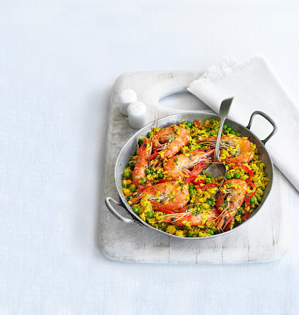 Quick prawn paella