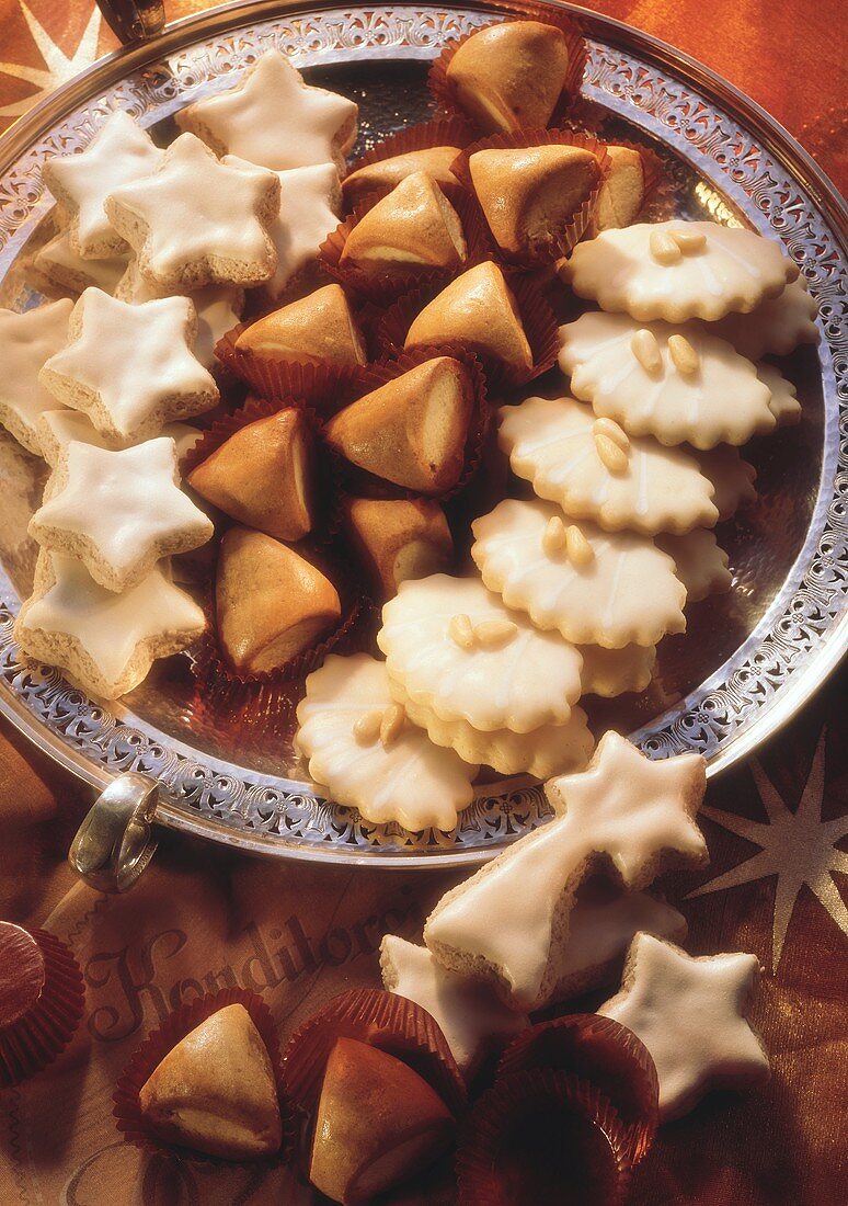 St. Galler gingerbread, cinnamon stars & Milanese biscuits