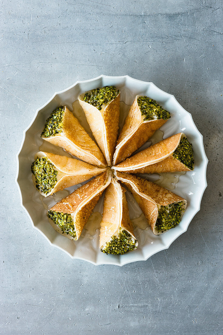 Atayef - Kleine Pfannkuchen mit Pudding und Pistazien