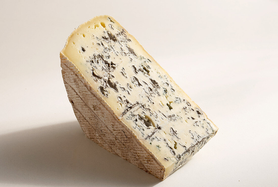 Bleu de Jura, blue cheese made from cow's milk, France