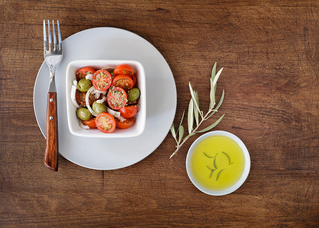 Salad with cherry tomatoes and olives