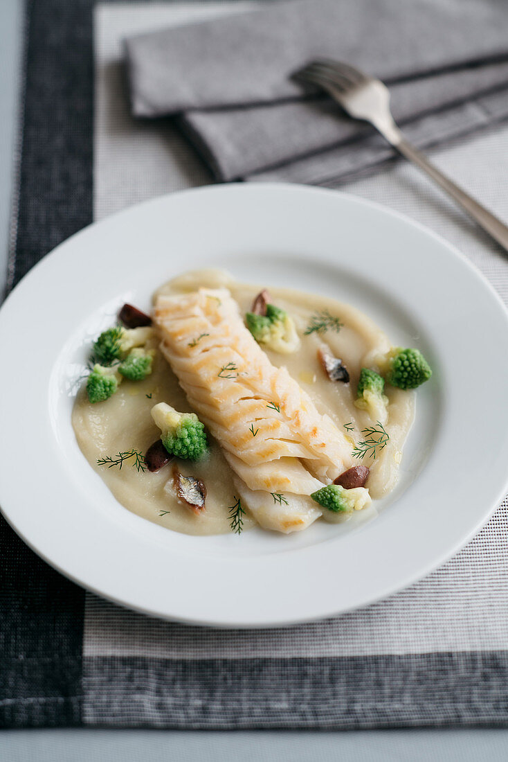 Stockfisch auf Topinambur-Romanesco-Püree