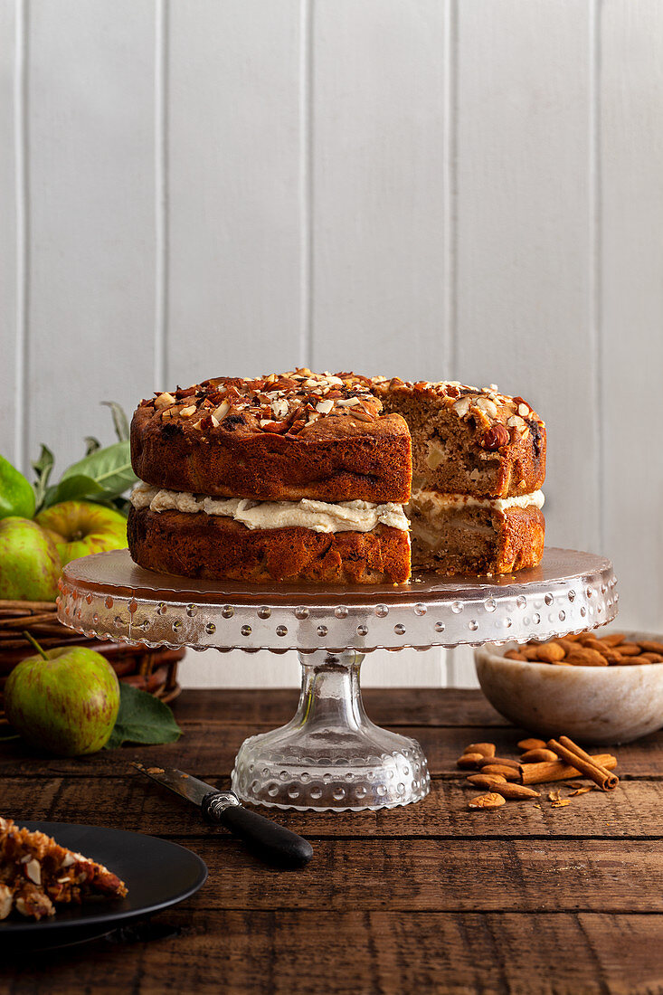 Apfel-Mandelkuchen mit Mascarponecremefüllung