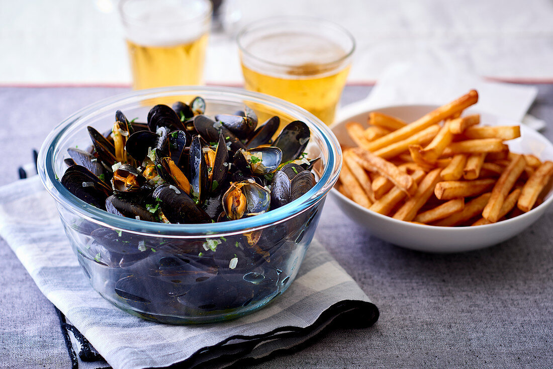 Gedämpfte Miesmuscheln mit Pommes Frites