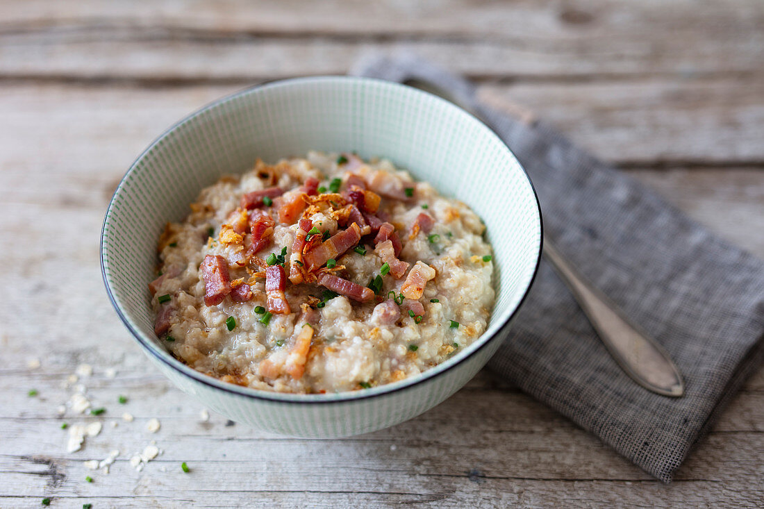 Porridge with oatmeal, bacon, fried onions and chives