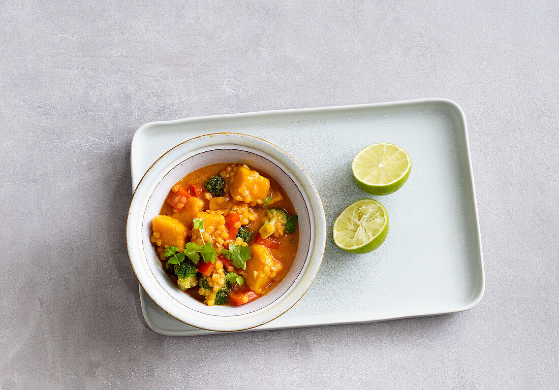 Spicy curry with sweet potatoes