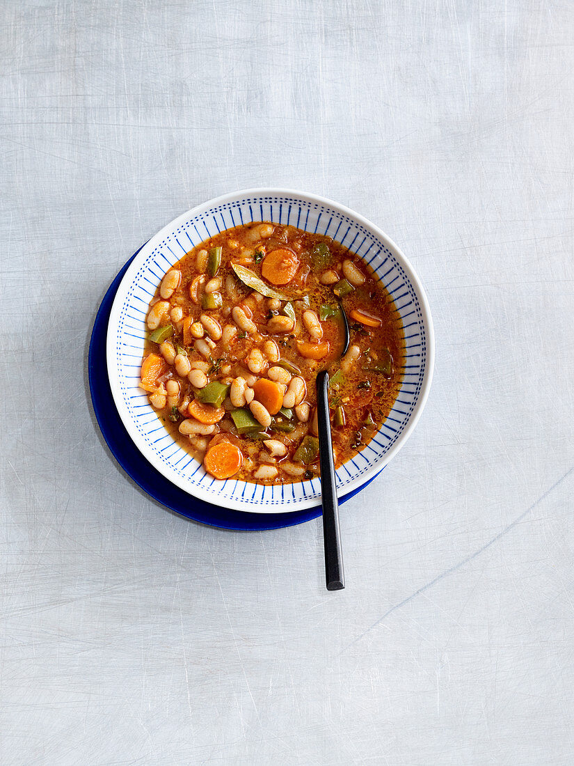 Hearty cannellini chilli with harissa