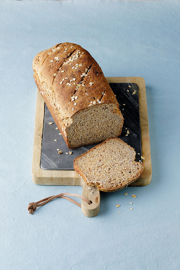 Rich wholemeal bread with apple and flaxseeds