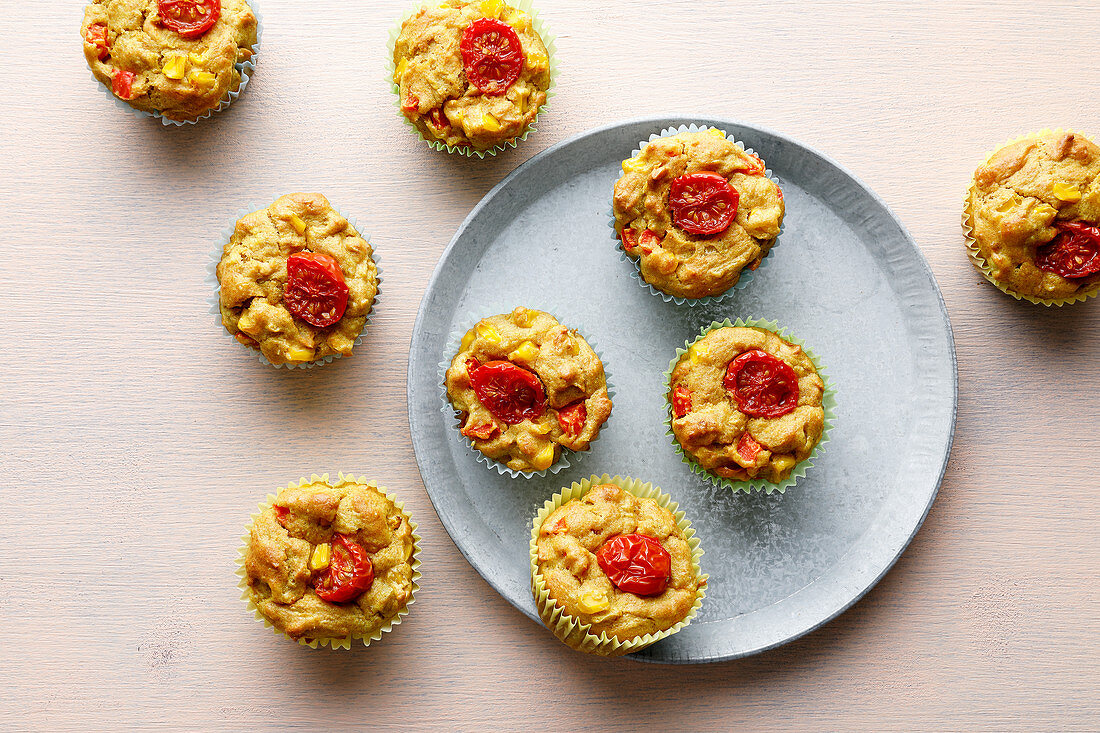 Pikante Muffinbrötchen aus Kartoffeln, Mais und Erdnüssen