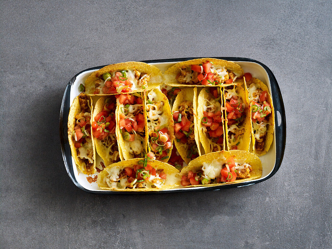 Feurige Hähnchen-Tacos mit Salsa